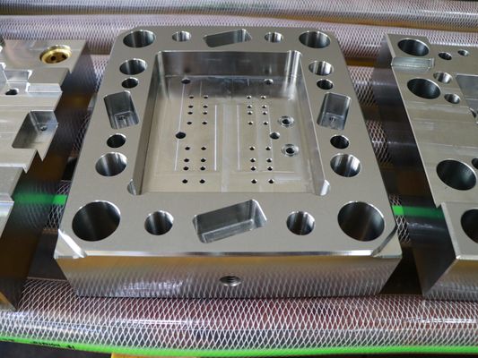 JIS S50c प्रिसिजन मोल्ड बेस स्वनिर्धारित लोगो सेवा प्रिसिजन मिलिंग